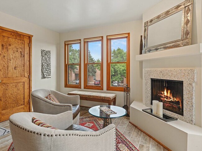 Building Photo - 207 Camino De Los Marquez