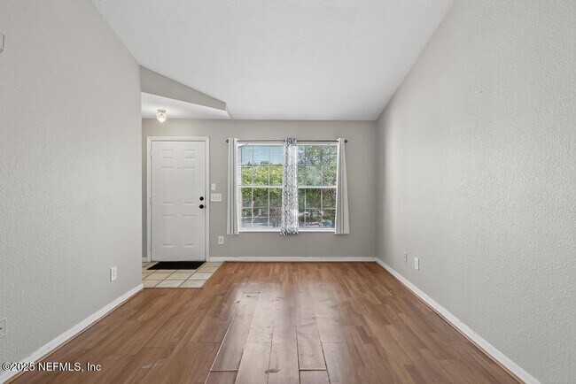 Building Photo - 13703 Richmond Park Dr N