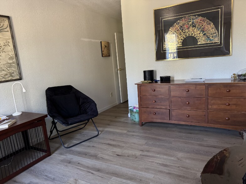 Building Photo - 23256 Lone Pine Dr
