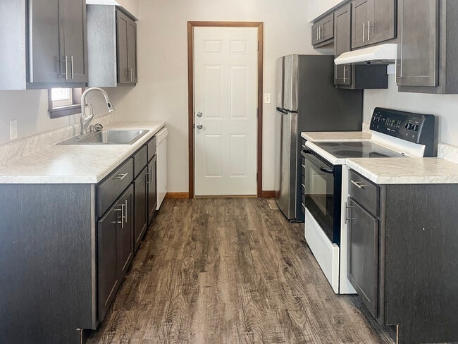 Building Photo - Redwood