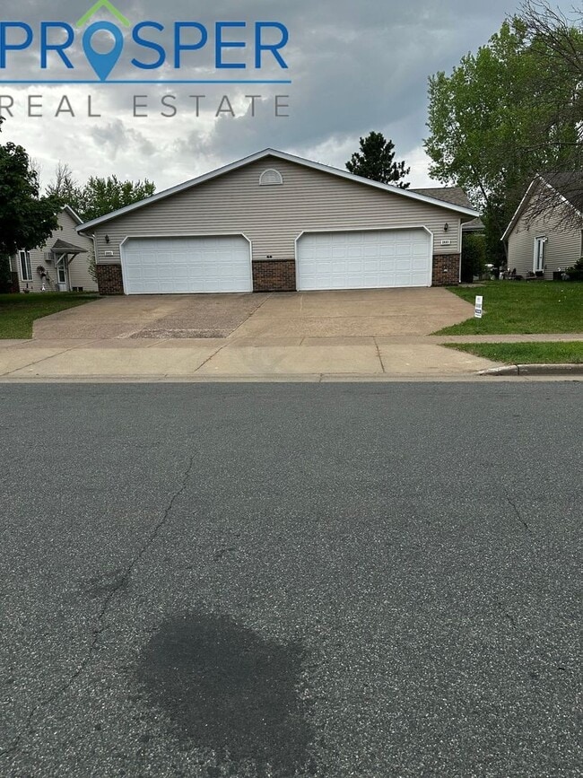 Building Photo - Spacious 2 Bedroom 2 Bath in Eau Claire