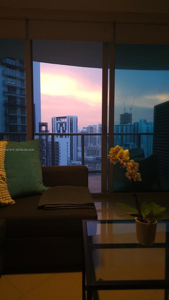 Building Photo - 300 S Biscayne Blvd