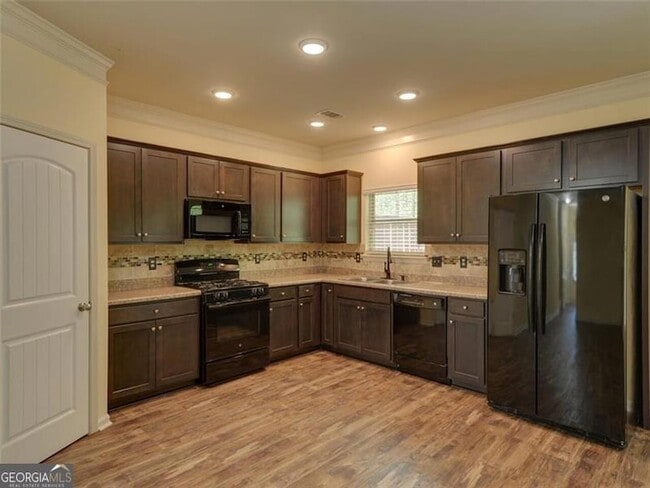 Building Photo - 329 Turtle Creek Dr