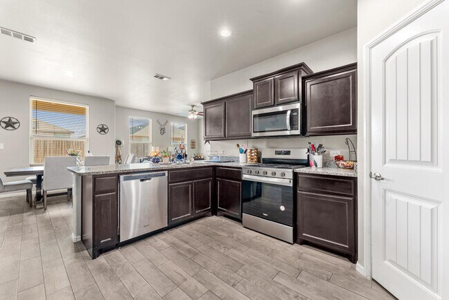 Building Photo - 7533 Orion Rd