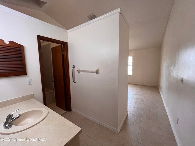 Building Photo - 818 7 Gables Cir SE