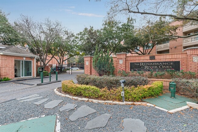 Building Photo - 2111 Welch St