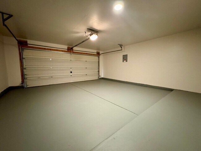 Building Photo - 528 Talladega St SE