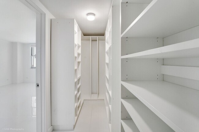 Building Photo - 6039 Collins Ave