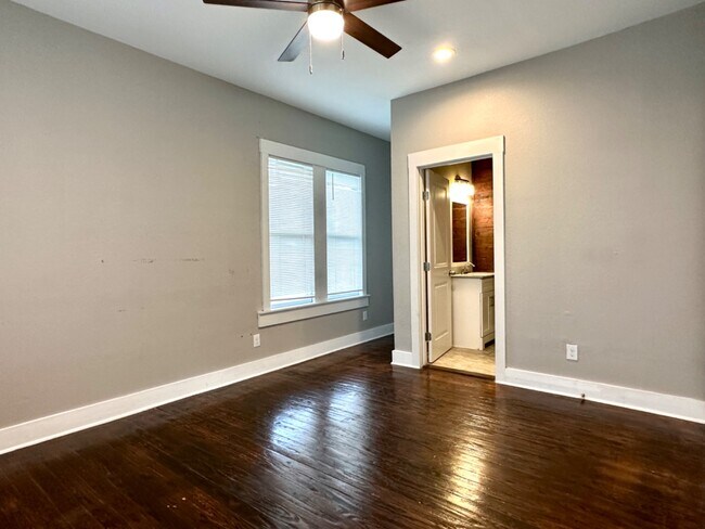 Building Photo - 1013 N Palmetto Ave