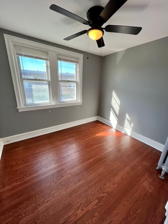 Building Photo - Beautifully Renovated 3-Bedroom Townhouse ...
