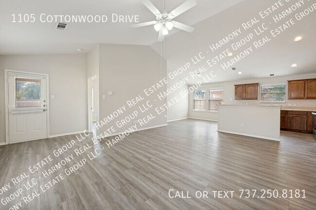 Building Photo - 1105 W Cottonwood Dr