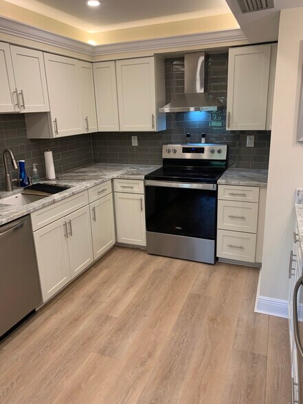 Building Photo - 1542 Mainsail Dr