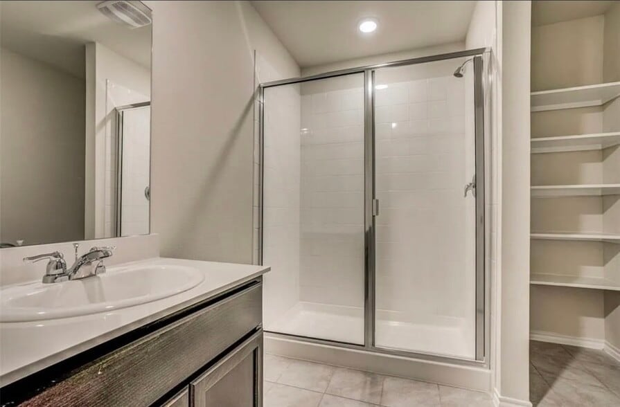 Building Photo - 2426 Lupton