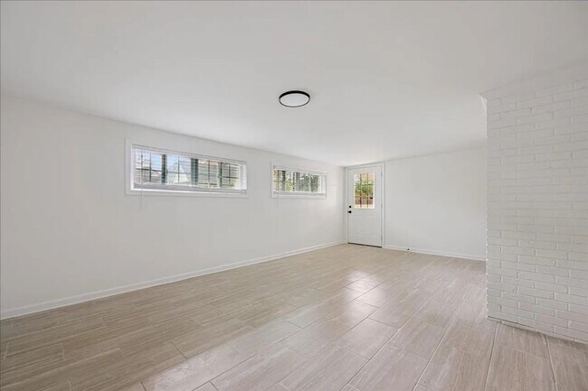 Building Photo - Newly Renovated Home for Rent in Great and Quiet Neighborhood!