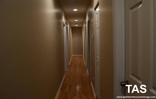 Building Photo - 3211 W Armitage Ave