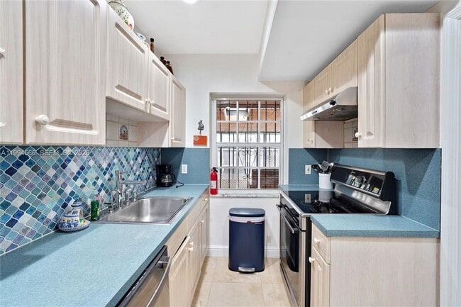 Building Photo - 2834 SW 33rd Ave