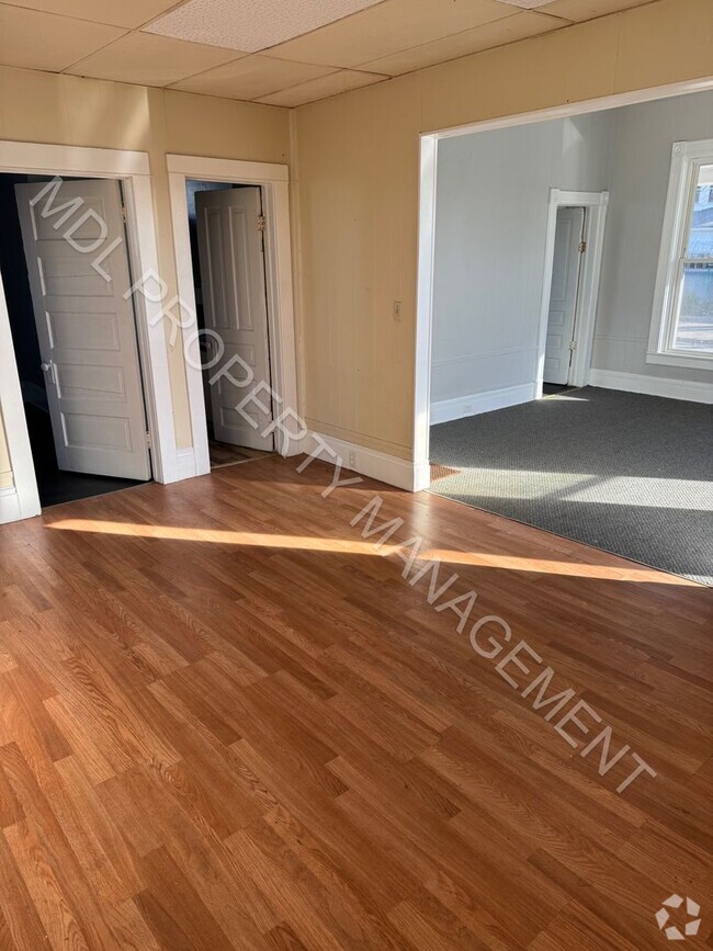 Building Photo - 2 Bedroom 1 Bathroom