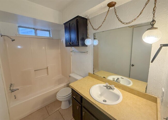 Building Photo - 733 W Perry Dr