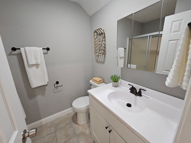 Building Photo - 1416 Maple Ln