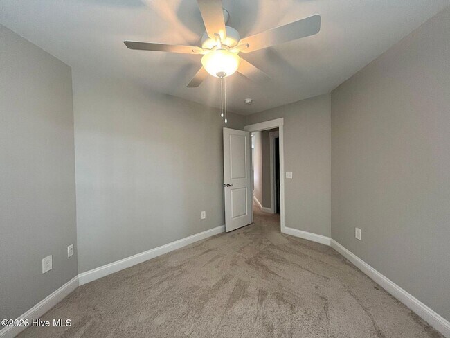 Building Photo - 404 Endicott Ct
