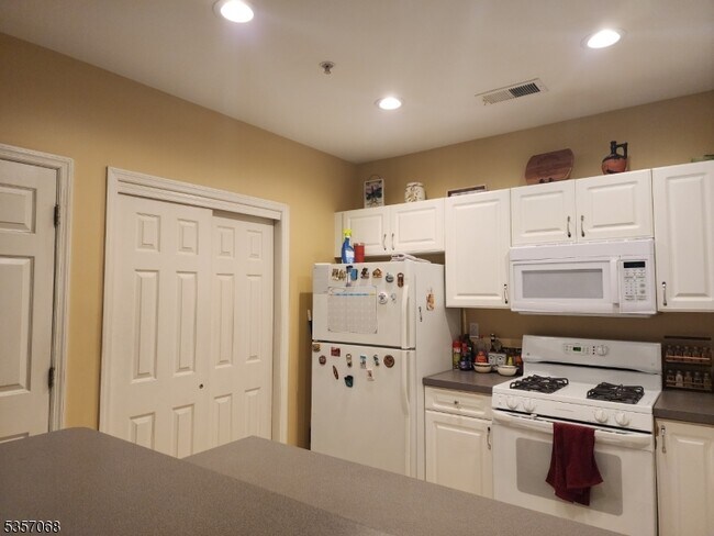 Building Photo - 53 Mountain View Ct