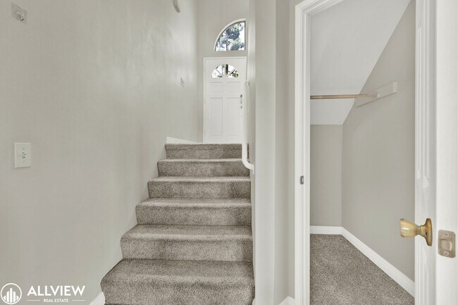 Building Photo - *MOVE IN SPECIAL $750 OFF FIRST MONTH'S RE...