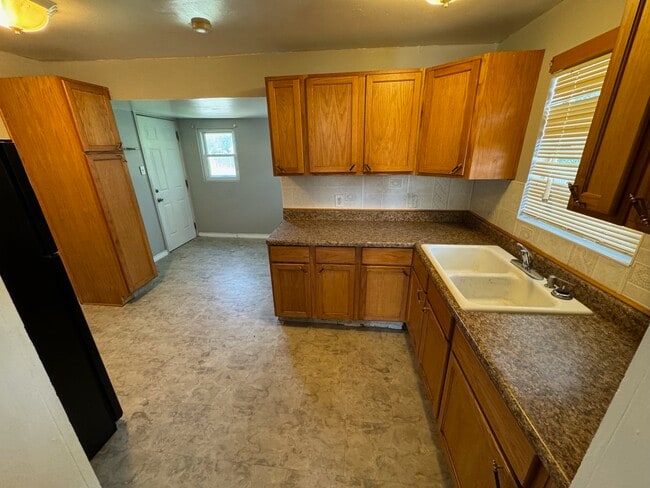 Building Photo - 103 N Florida St