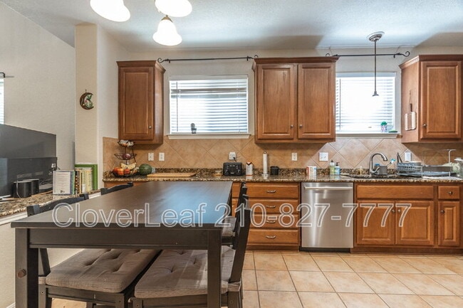 Building Photo - 551 Ginsberg Dr