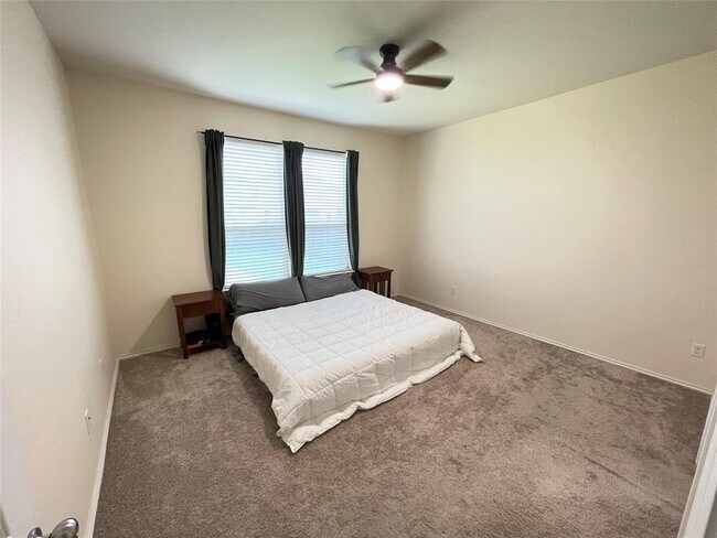 Building Photo - 228 La Dera Dr
