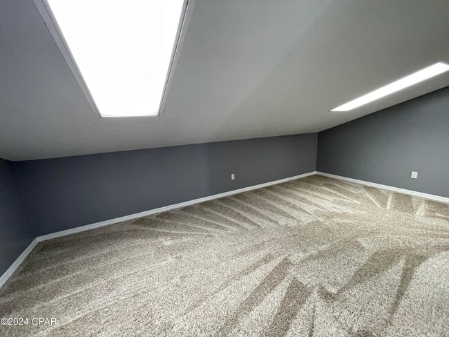 Building Photo - 127 Parker Village Cir