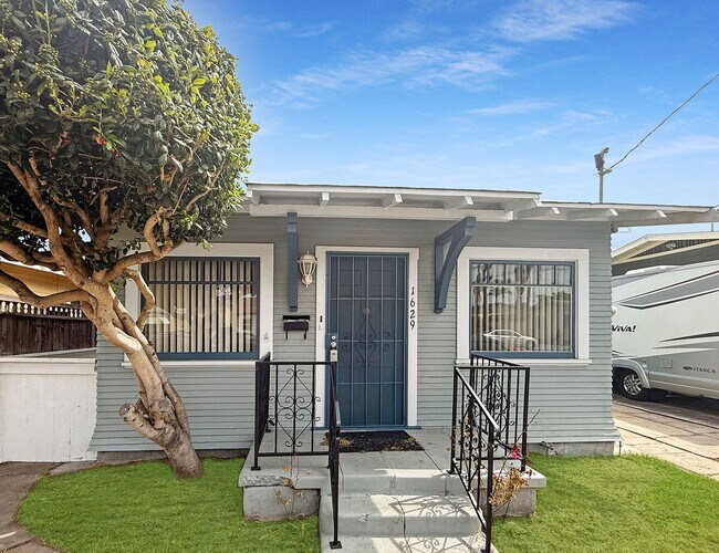 Primary Photo - Perfectly located 1 Bd/1Ba house with a bo...
