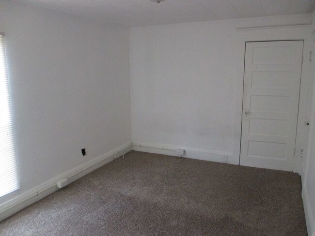 Building Photo - 2 Bedroom Duplex