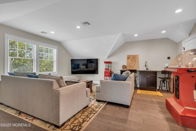 Building Photo - 2118 Edgewood Pl