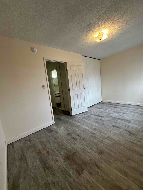 Building Photo - 1512 1st St E