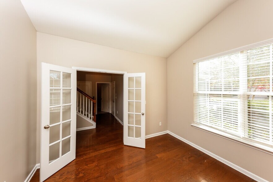 Building Photo - 4550 Black Hills Dr NW