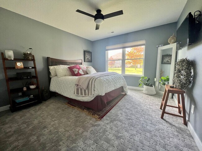 Building Photo - Fully Furnished 3-Bed House in Cedar Falls