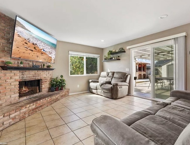 Building Photo - 3633 La Mirada Dr
