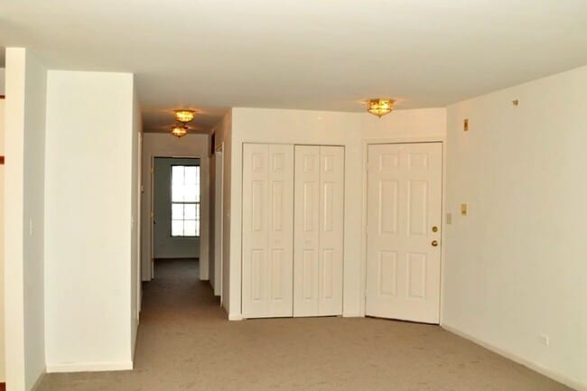 Building Photo - 5S530 Paxton Dr