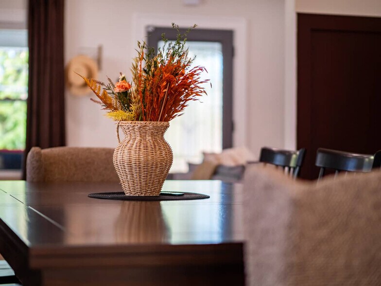 Building Photo - 18031 Larchwood Ave