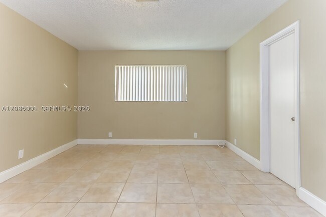 Building Photo - 1153 SW 25th Ave
