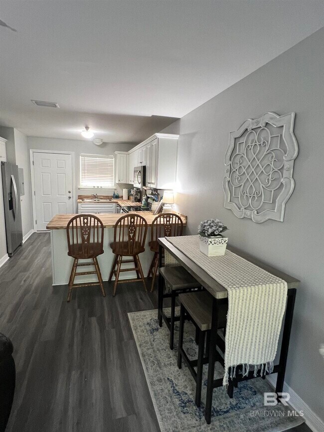 Building Photo - 25957 Canal Rd