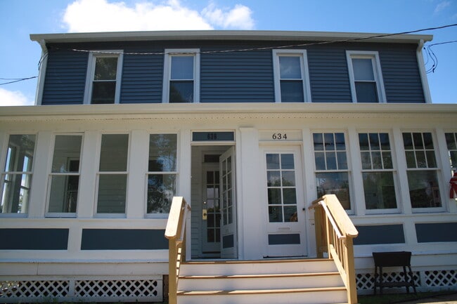 left side for rent - 636 E Front St