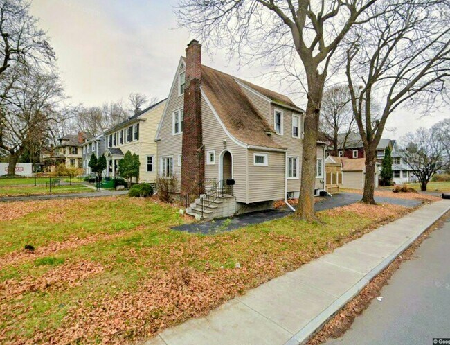 Building Photo - 721 Salt Springs Rd