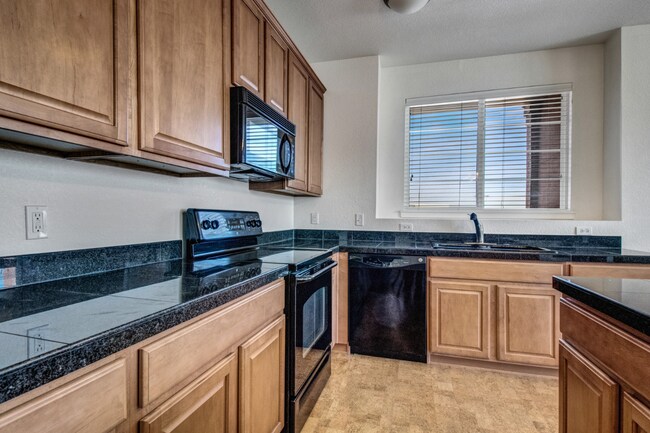 Building Photo - 2BD/2.5BA Condo with Parking Spot and Garage at Parkhill  AVAIL NOW!