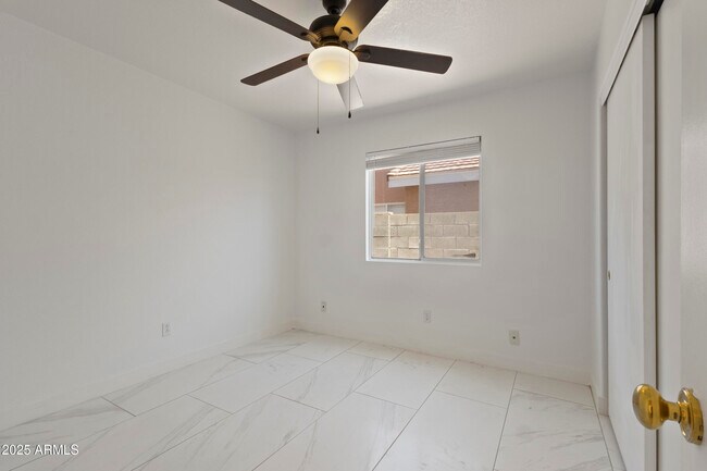 Building Photo - 836 W Cooley Dr