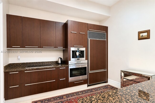 Building Photo - 15811 Collins Ave