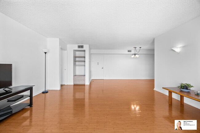 Building Photo - 137 Golden Isles Dr