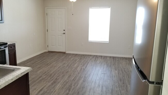 Building Photo - NEW LUXURY ONE BEDROOM APARTMENT UNFURNISHED