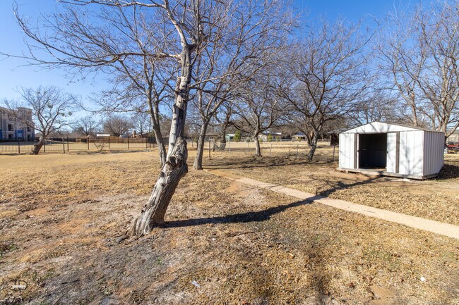 Building Photo - 6745 Southwest Pkwy
