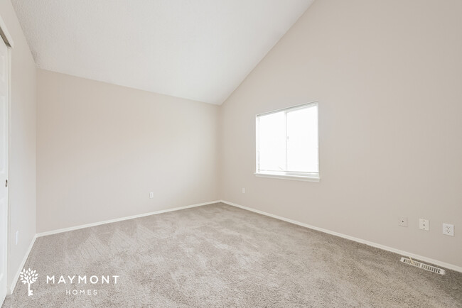 Building Photo - Charming Home